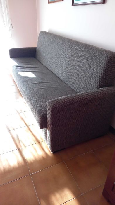 Sofá 3 lugares que faz de cama