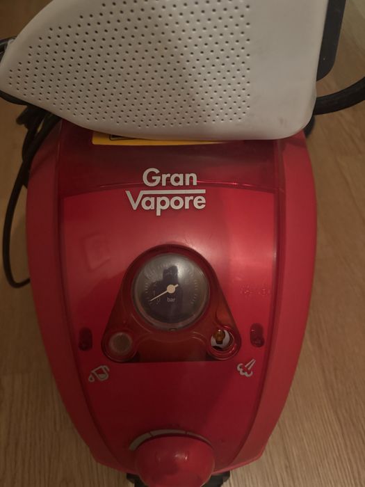 Mesa de centro e caldeira a vapor