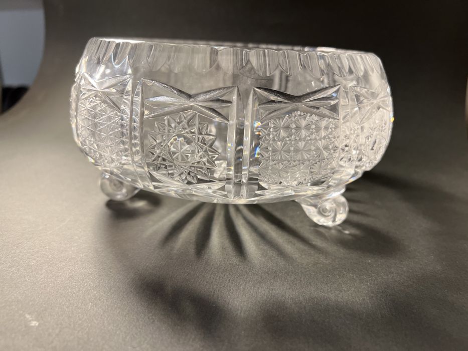 Kryształowa misa na nóżkach