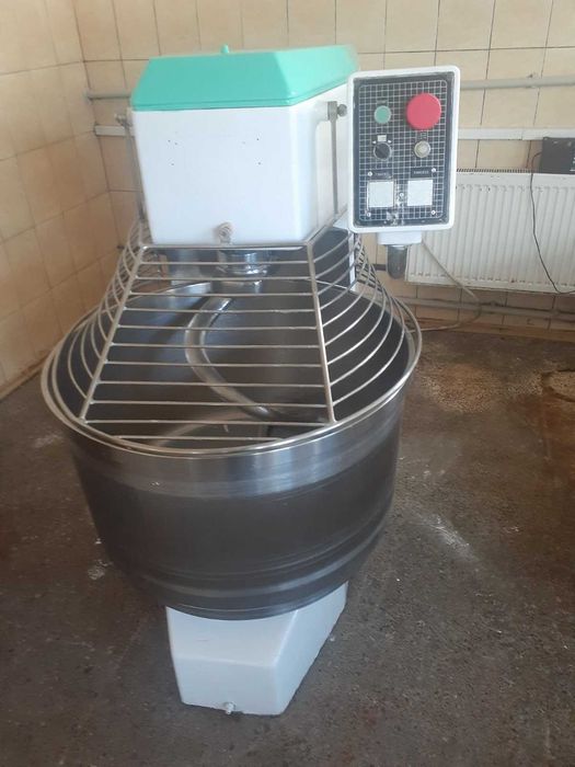 Печі, тістоміси та інші агрегати, ящики, бляхи, форми, для пекарні