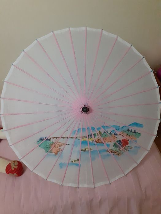 Chapéu chinês. Decorativo com desenhos pintados*