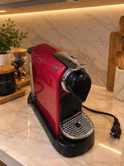 Máquina Nespresso CitiZ Cherry Red