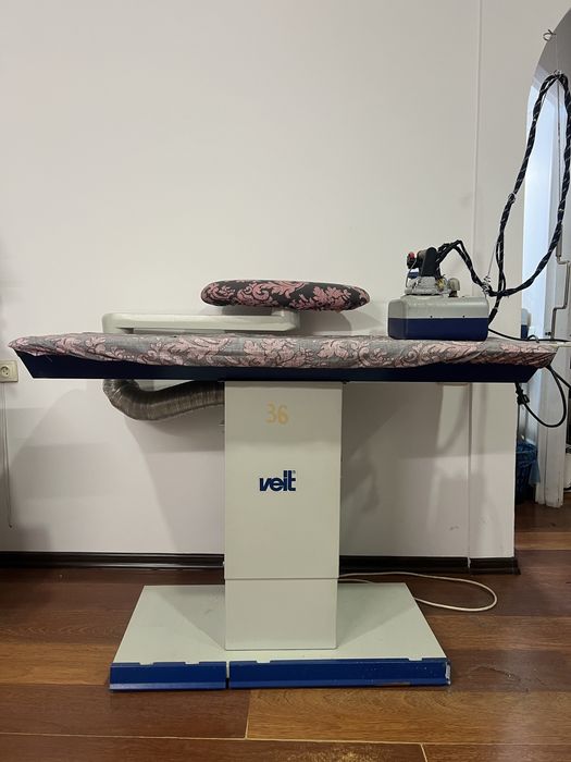 Промисловий німецький прасувальний стіл veit з витяжкою