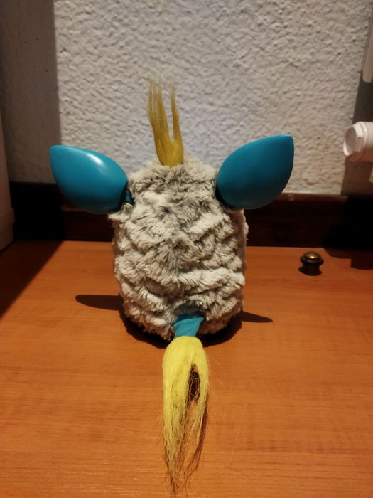 Furbi cinzento a funcionar