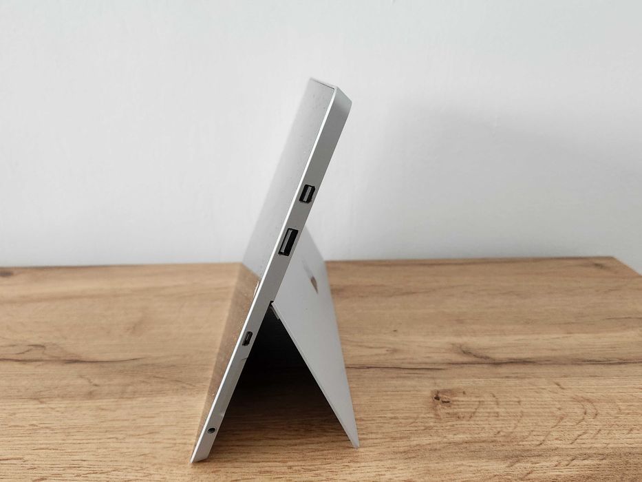 Microsoft Surface 3 Intel Atom x7-Z8700 64GB / 2GB RAM