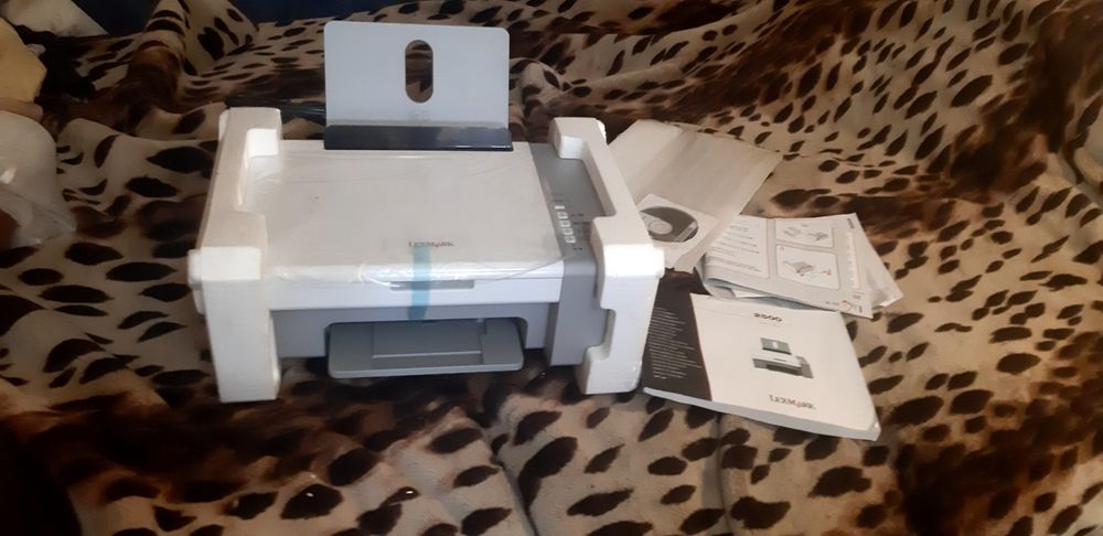 Продам принтер Lexmark x2500(цветной),абсолютно новый,без катриджа
