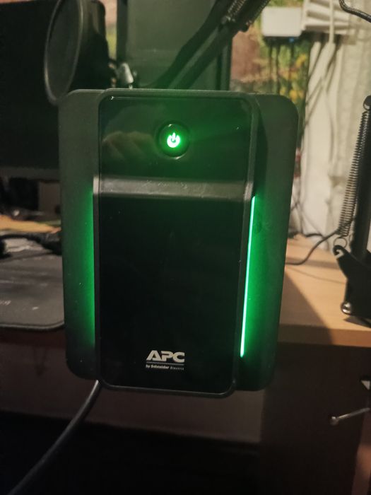 Источник бесперебойного питания APC 750VA (410W).