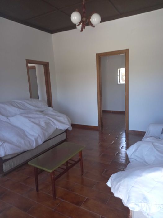 T3 casa térrea com pátio em aldeia