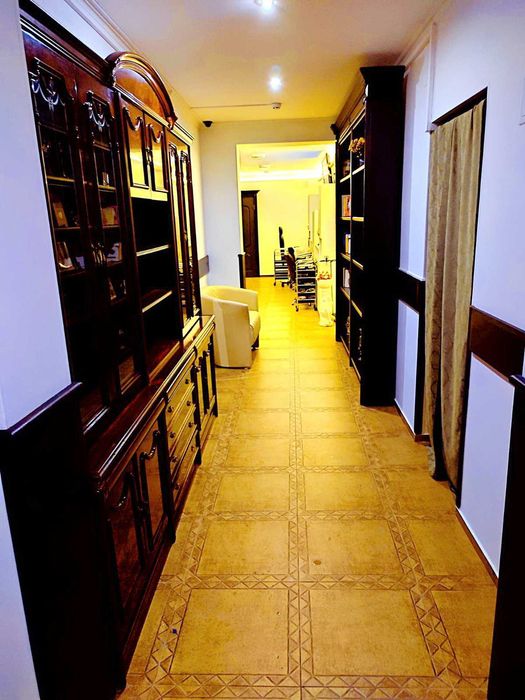 Центр. Оренда місця в салоні. В нас беспечно та завжди є світло