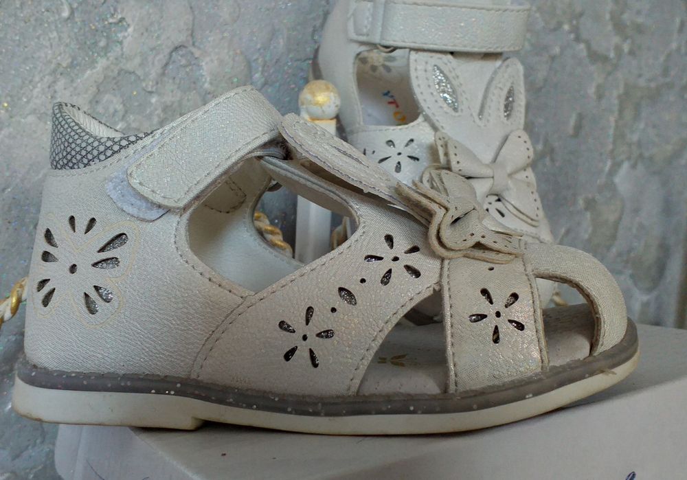 Босоніжки шкіряні 23 розмір супінатор