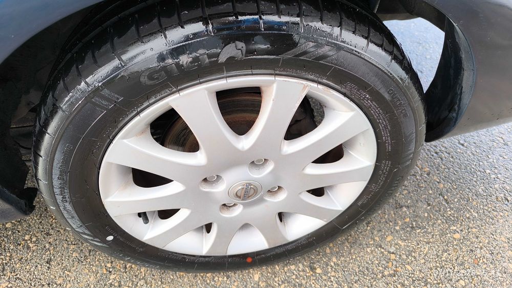 Nissan Almera 1.5 AC e em muito bom estado geral