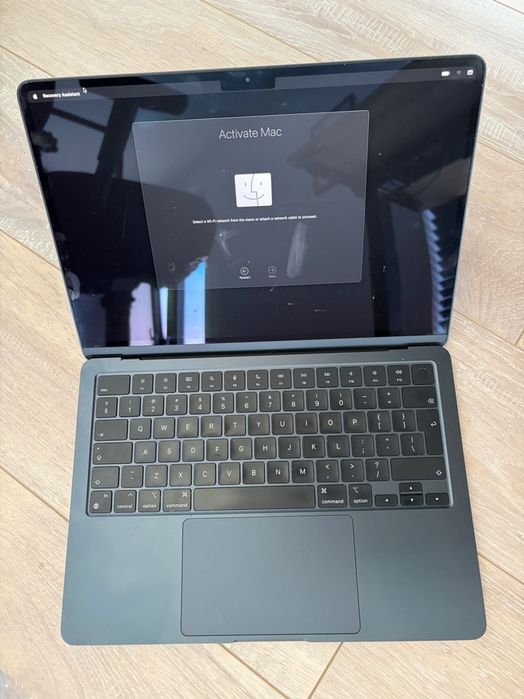 MacBook Air M2 24GB RAM / 245GB – Stan BDB, Bateria 85%