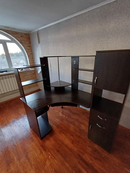 Комп'ютерний стіл. В хорошому стані. Вживаний, БУ