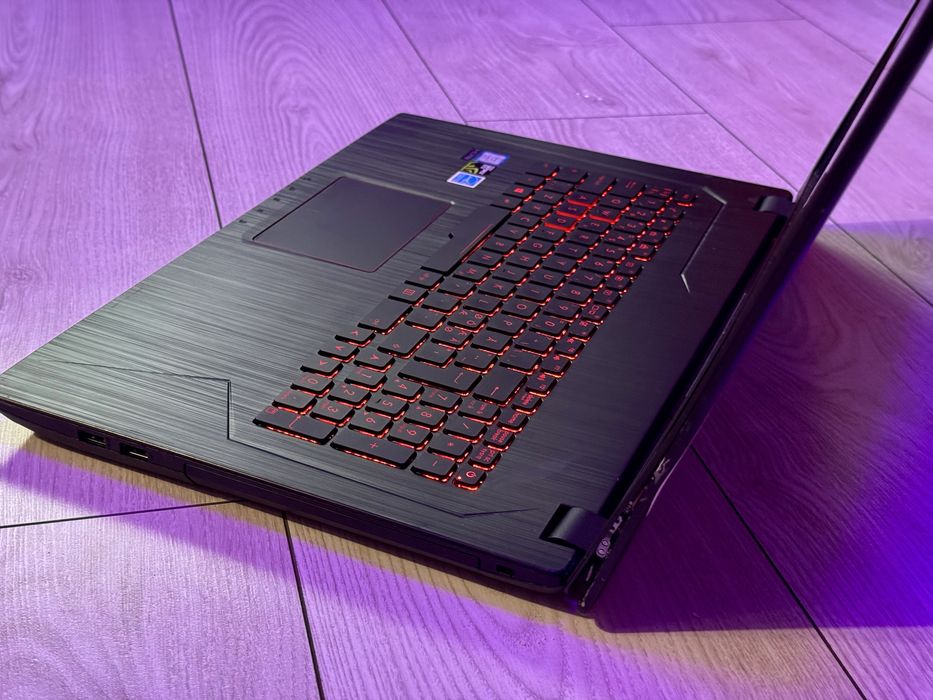 Игровой Asus ROG GL753 17FHD I7-7700HQ GTX1050 8Gb SSD256Gb.