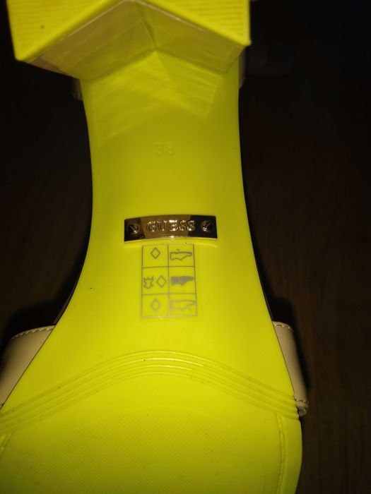 Sandálias Guess Novas