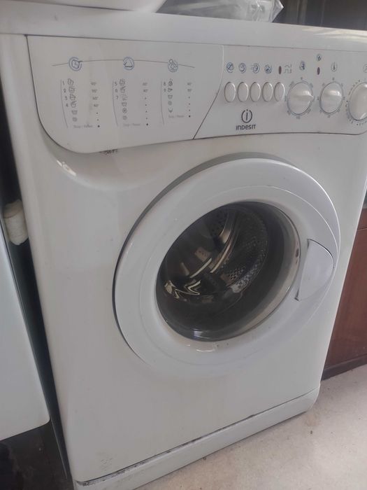 стиральная машина Indesit в хорошем рабочем состоянии