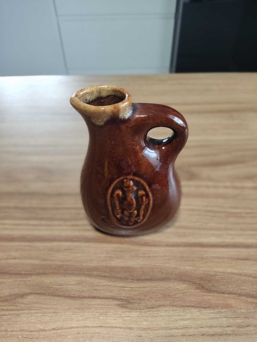 Stara gliniana karafka