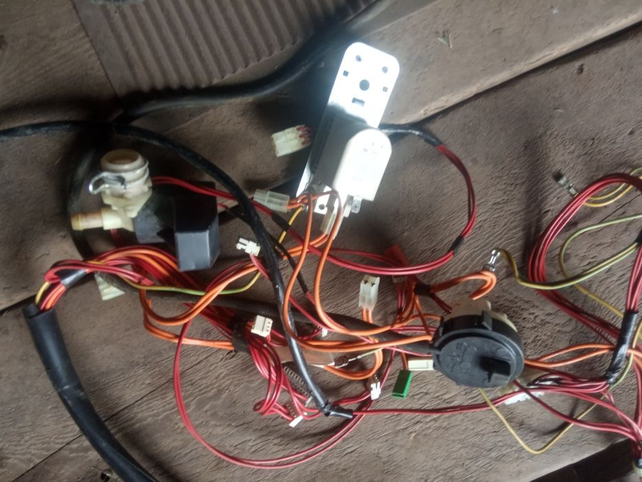 Стиральная машина Whirlpool AWT 2290-900 по запчастям.