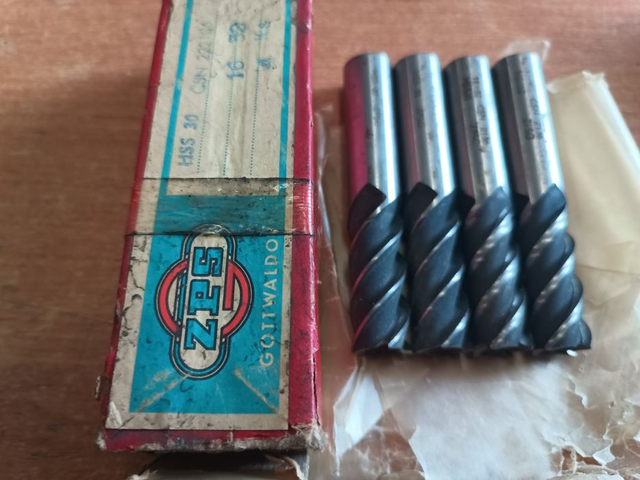 Frez frezy Palcowy  16x32 HSS ZPS 4 szt