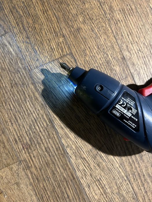 Wkrętak akumulatorowy 4.8v