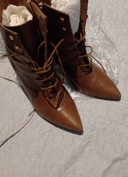 Super Promoção,70 porcento de desconto,lindas botas compre agora.