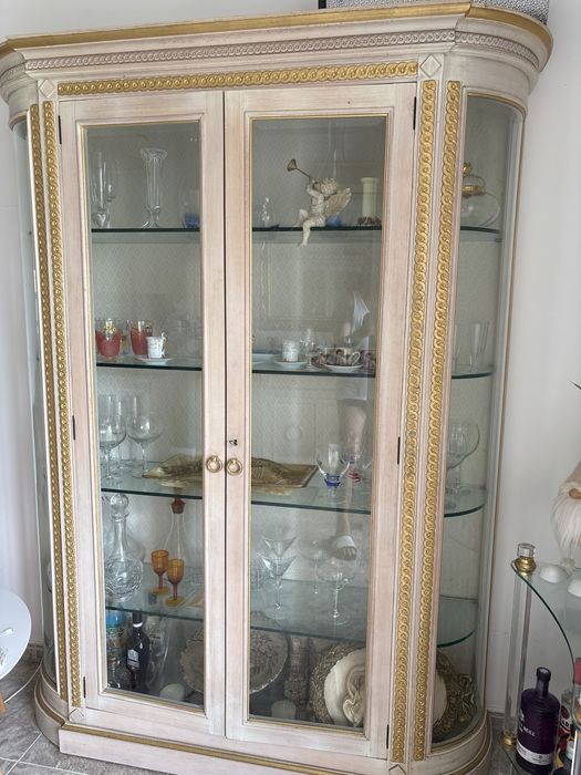 Aparador e vitrine de sala