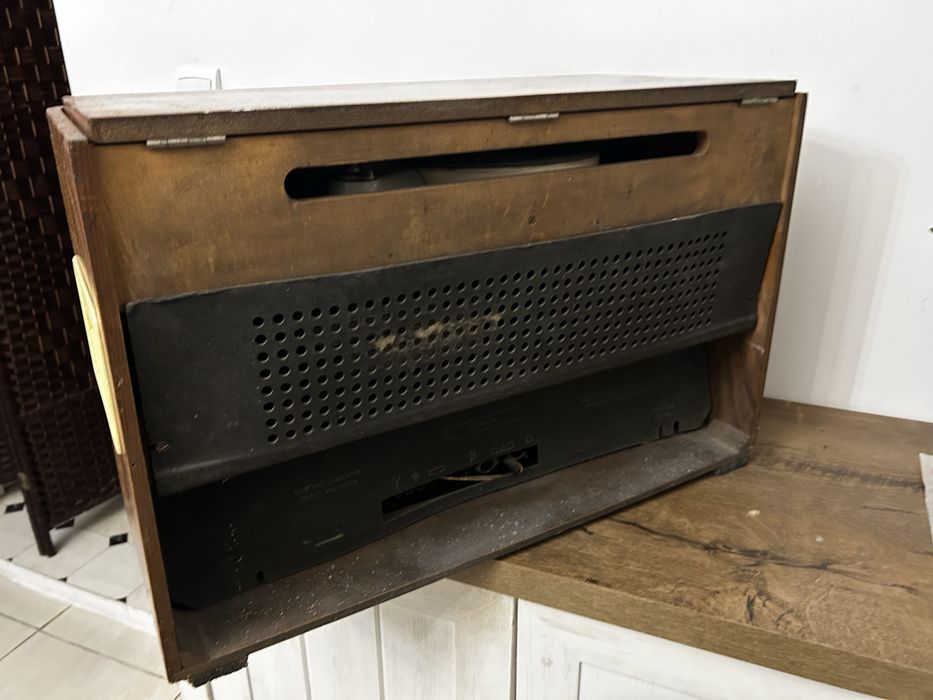 Diora Menuet Ukf radio lampowe z gramofonem