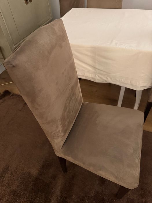 Cadeiras em Alcantara