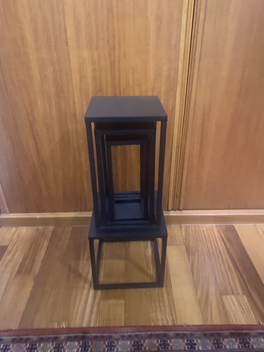 Conjunto de mesas de apoio