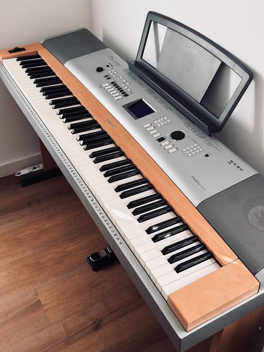 pianino cyfrowe YAMAHA Portable Grand DGX-630