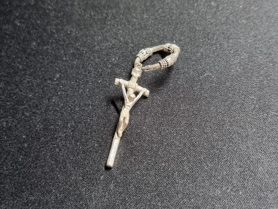 Srebrny kolczyk krzyż srebro 800