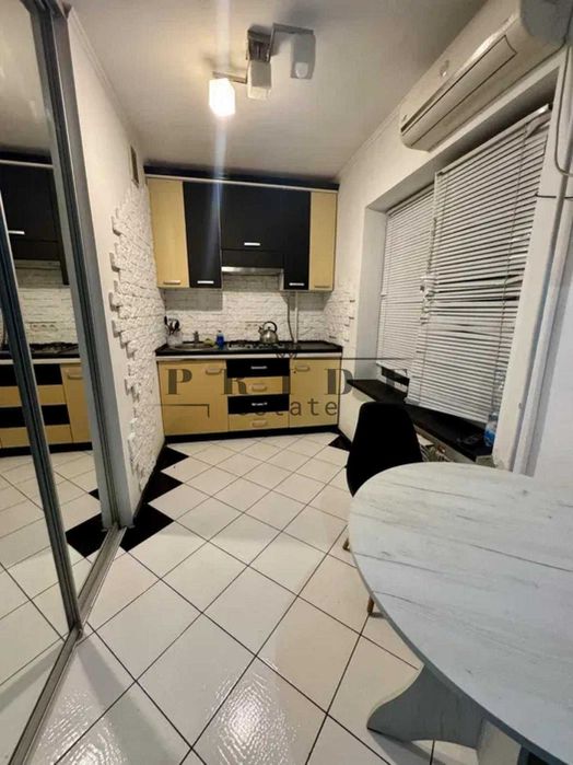 Продається затишна студія 30 м²  6 поверх по вул. Червоної Калини, 4а