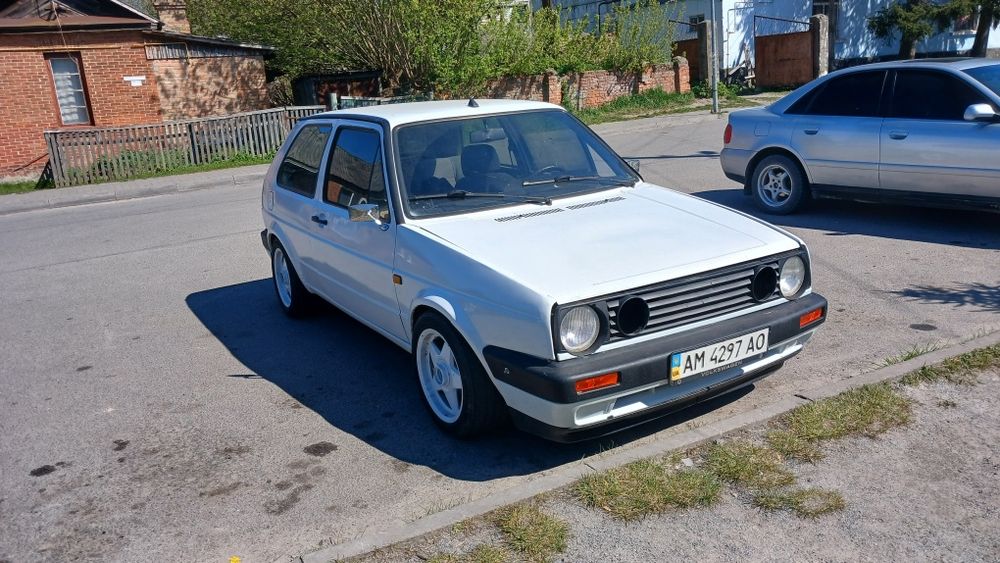 Golf 2,на ходу,потребує ремогту