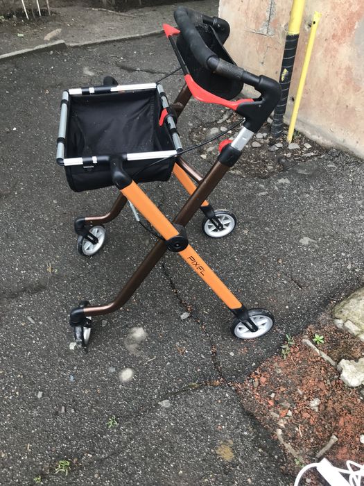 Ходунки для инвалидов регулируемые новые