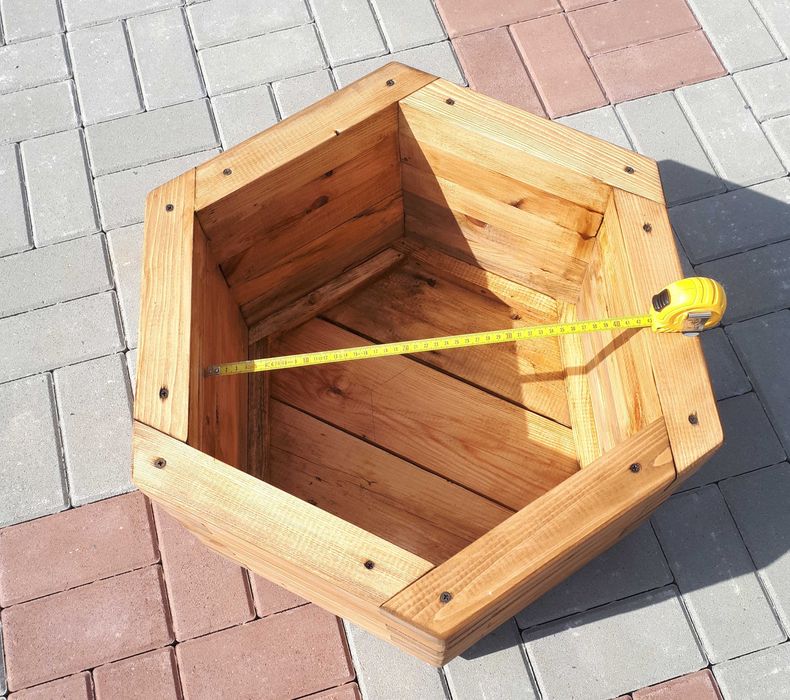 sześciokątna donica ogrodowa otwór  w środku  42 cm