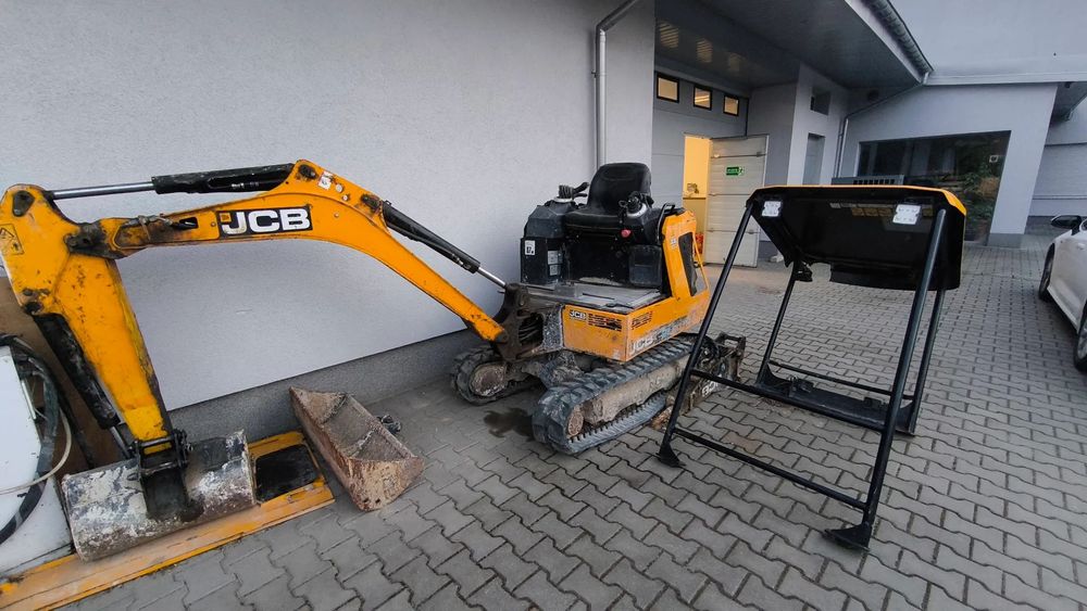 JCB 19c 2020r waga 1900kg  uszkodzona komplet lyzek mlot hydrauliczny