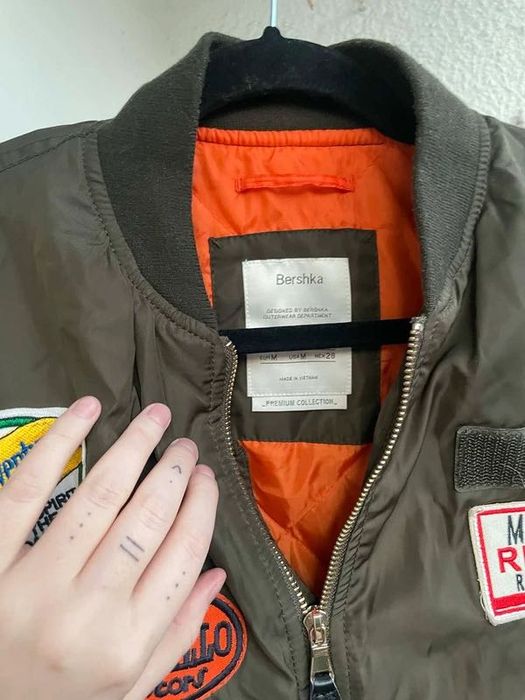 Kurtka bluza bomber S/M Bershka biker naszywki khaki oliwka