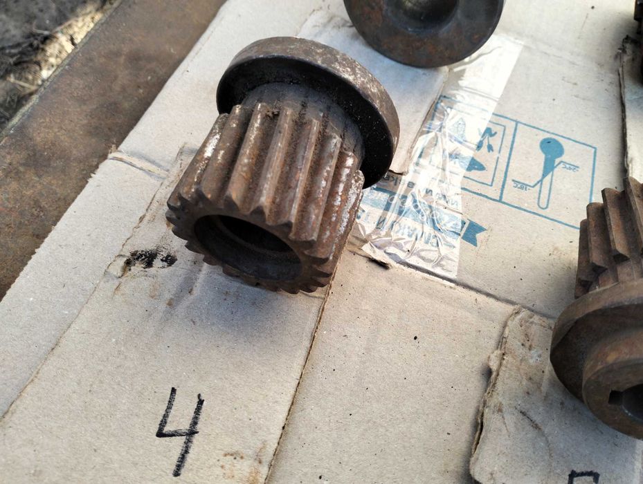 Шестерня приводная мотор-редуктора ТСН и др. Z=19 и 31. Бу/нов