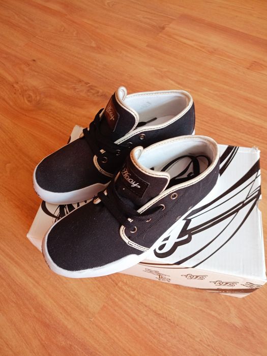 Trampki młodzieżowe