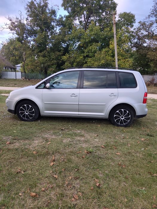 Продам Touran 1.6 FSI