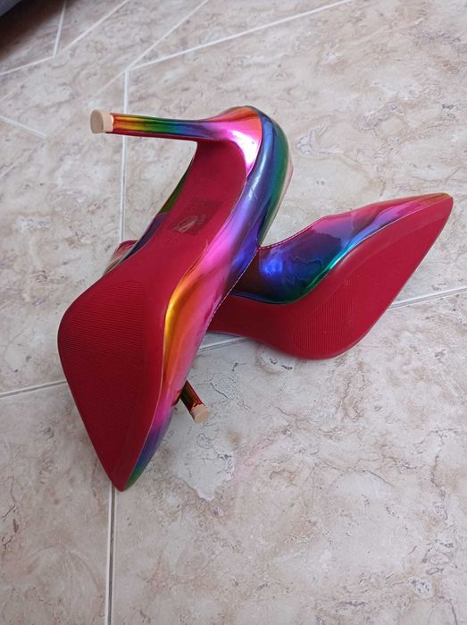 Sapatos Multicoloridos Novos