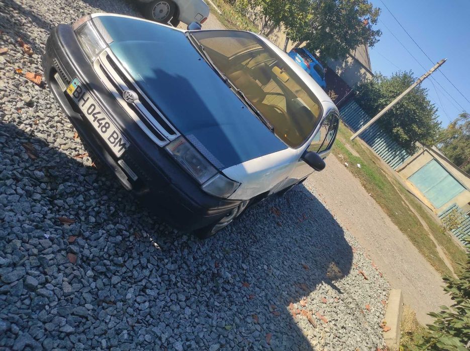 Тойота корола 1.3 бензин