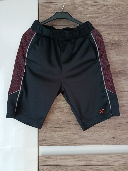 Krótkie spodenki chłopięce na w-f  (9-10 lat)