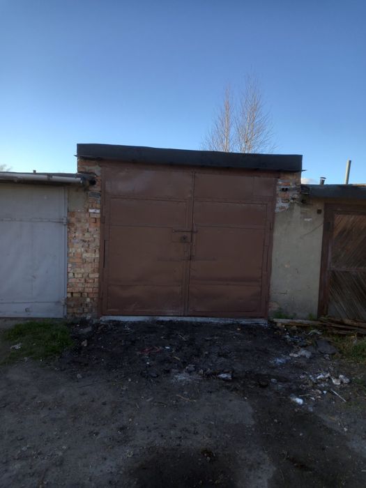 Продам гараж на цемм 3000 доларів оренда 2000 в місяць