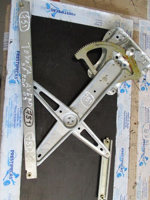 Elevador vidros frente direito TOYOTA Avensis Liftback (_T25_)