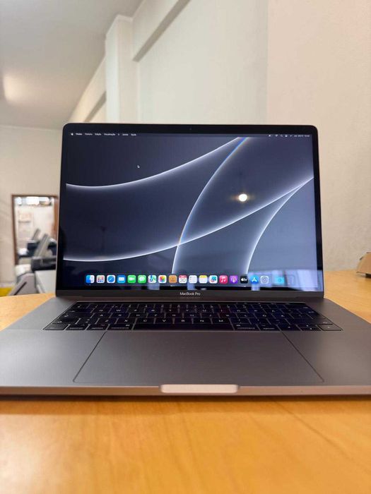 MacBook Pro 2017 15"64738736951939120