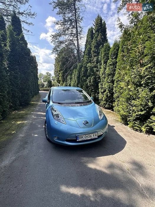 Продам електромобіль Nissan leaf