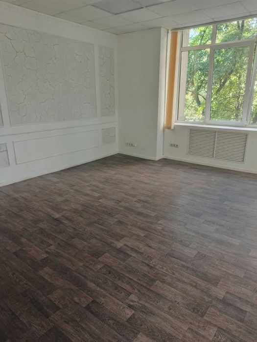 Сдам 40м.кв. под  инт. магазин, склад пр-т Науки 56.