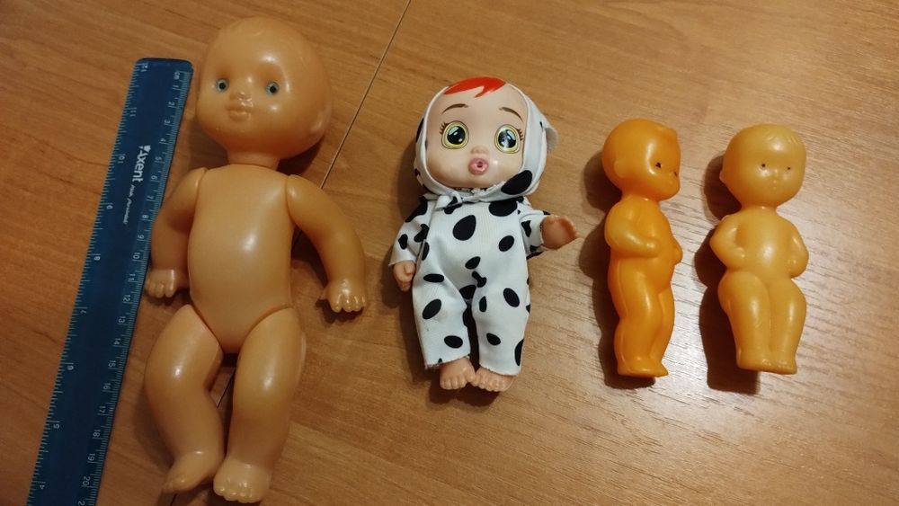 Ляльки пластмасові