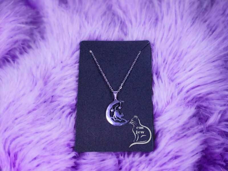 Colar aço prateado com lua gato a brincar - Novo